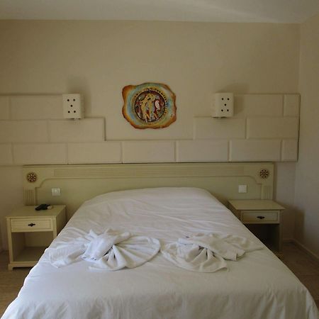 Club Mackerel Holiday Village Foça Bagian luar foto