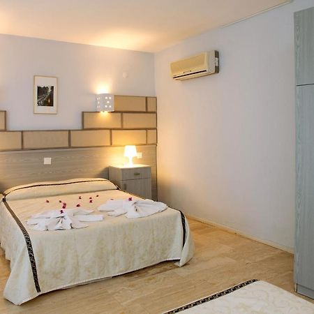 Club Mackerel Holiday Village Foça Bagian luar foto