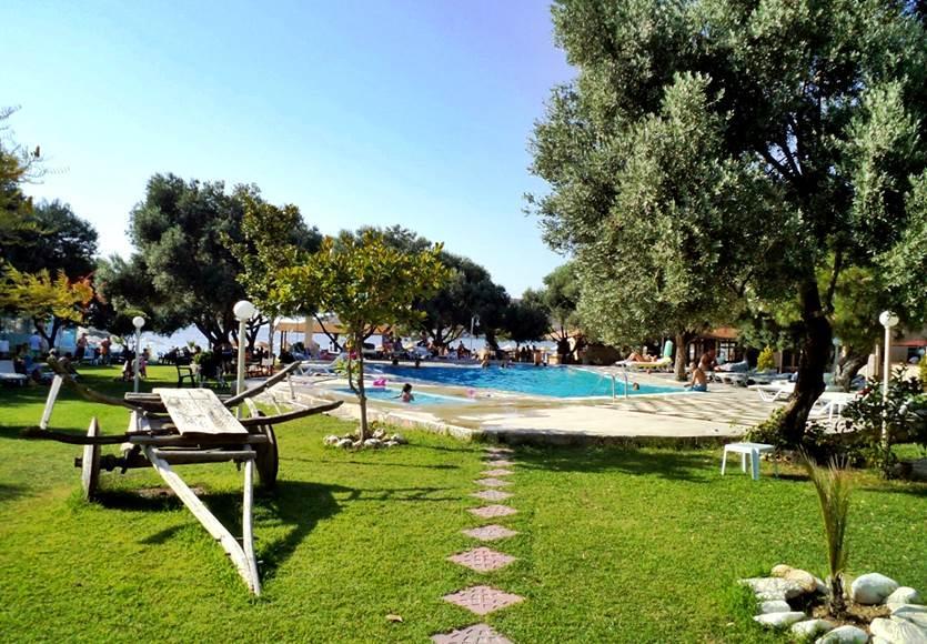 Club Mackerel Holiday Village Foça Bagian luar foto