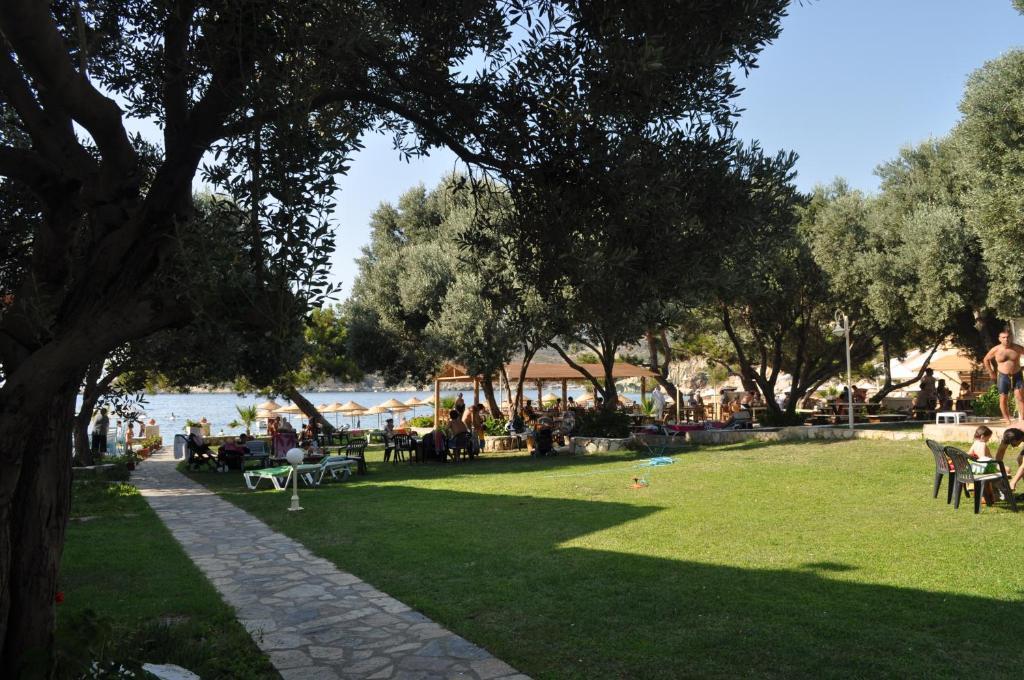 Club Mackerel Holiday Village Foça Bagian luar foto