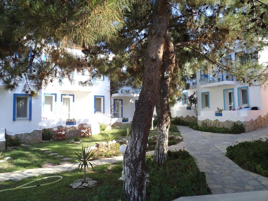 Club Mackerel Holiday Village Foça Bagian luar foto