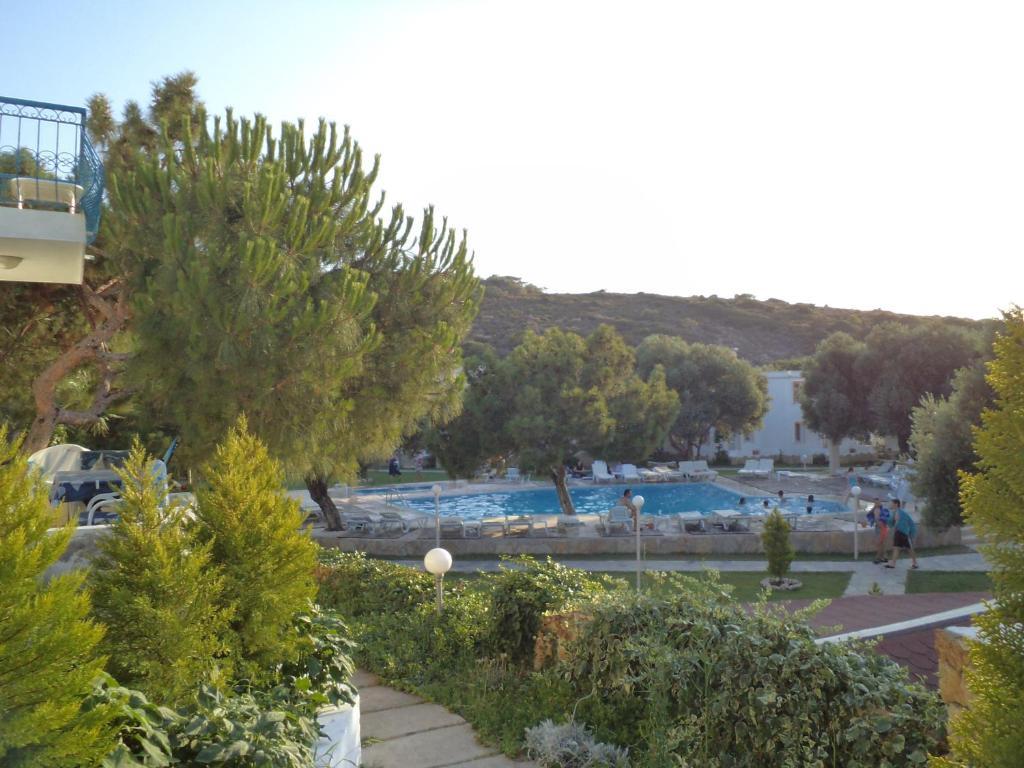 Club Mackerel Holiday Village Foça Bagian luar foto