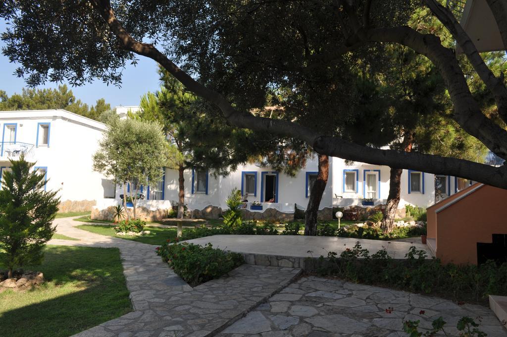 Club Mackerel Holiday Village Foça Bagian luar foto