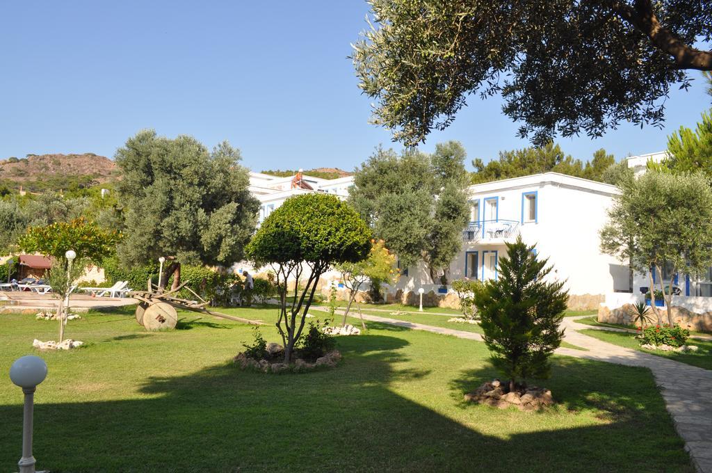 Club Mackerel Holiday Village Foça Bagian luar foto