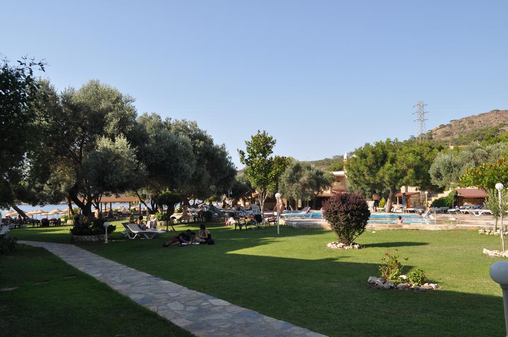 Club Mackerel Holiday Village Foça Bagian luar foto