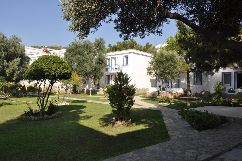 Club Mackerel Holiday Village Foça Bagian luar foto