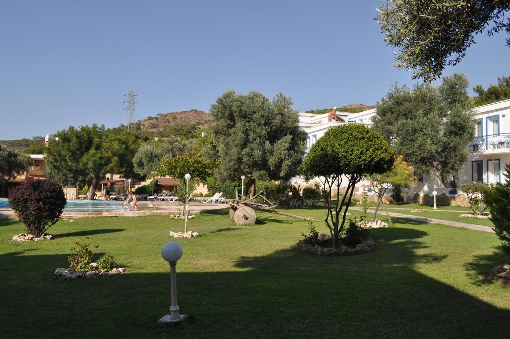 Club Mackerel Holiday Village Foça Bagian luar foto