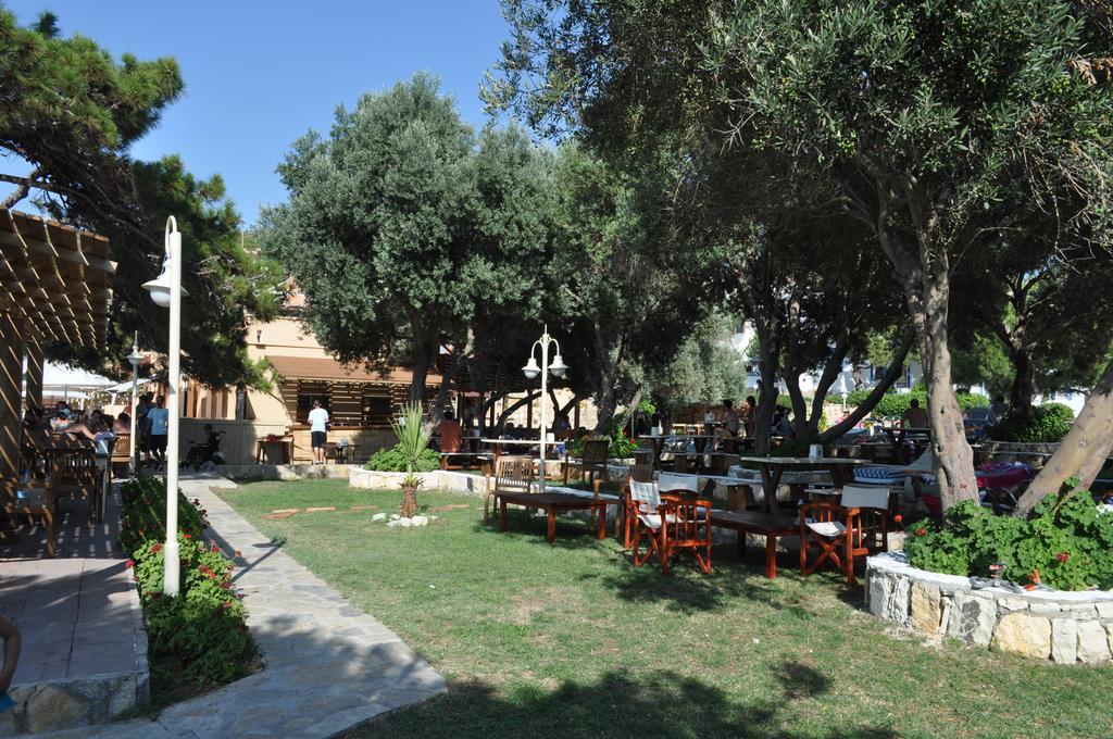 Club Mackerel Holiday Village Foça Bagian luar foto
