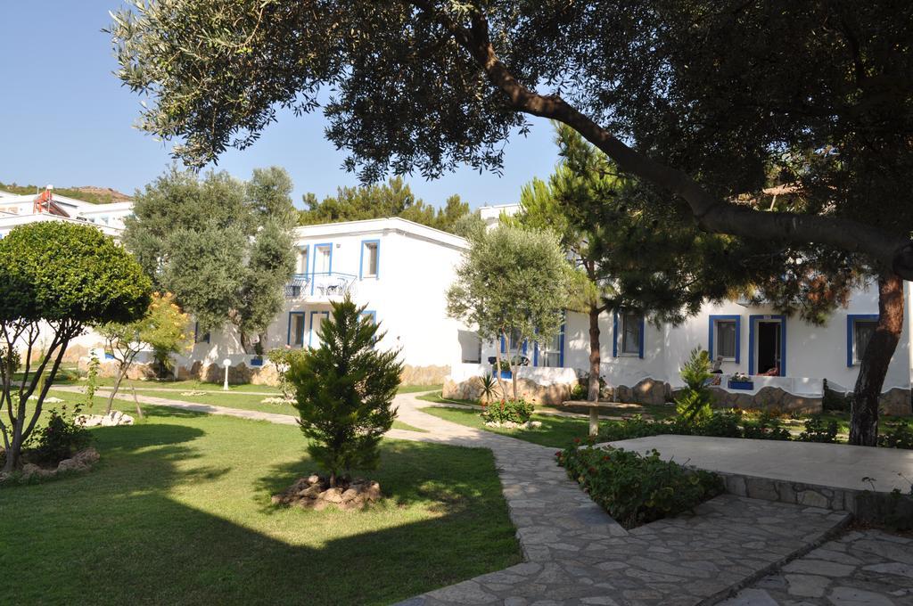 Club Mackerel Holiday Village Foça Bagian luar foto
