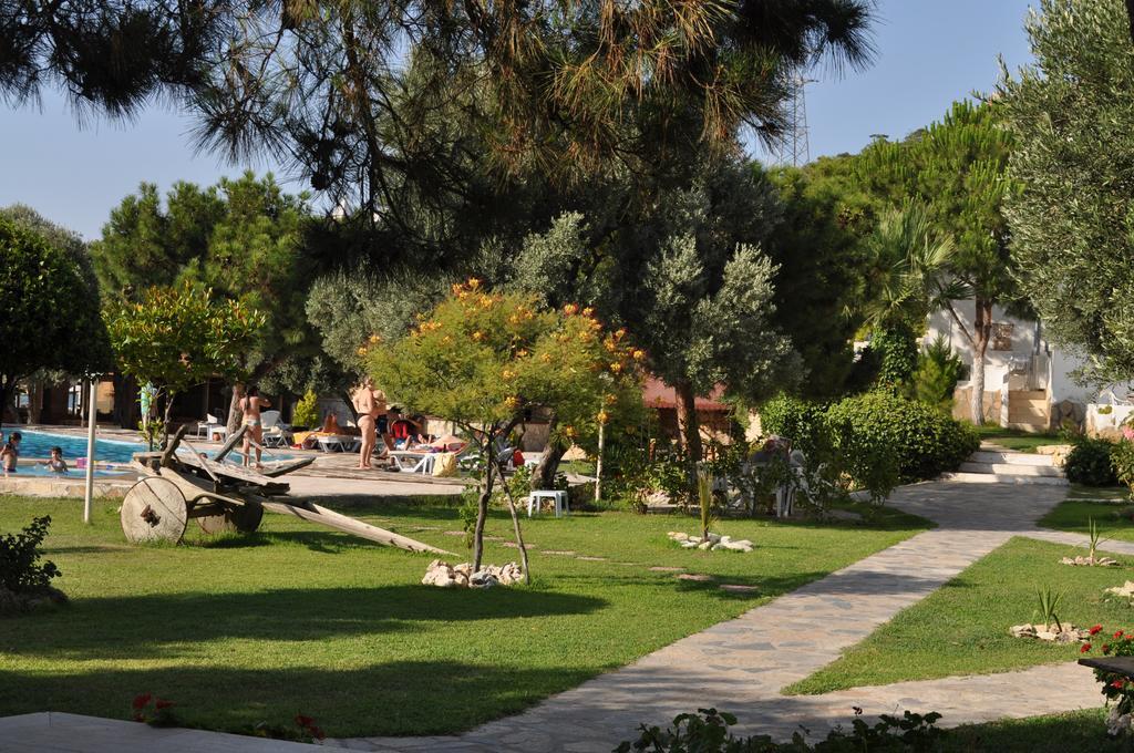 Club Mackerel Holiday Village Foça Bagian luar foto