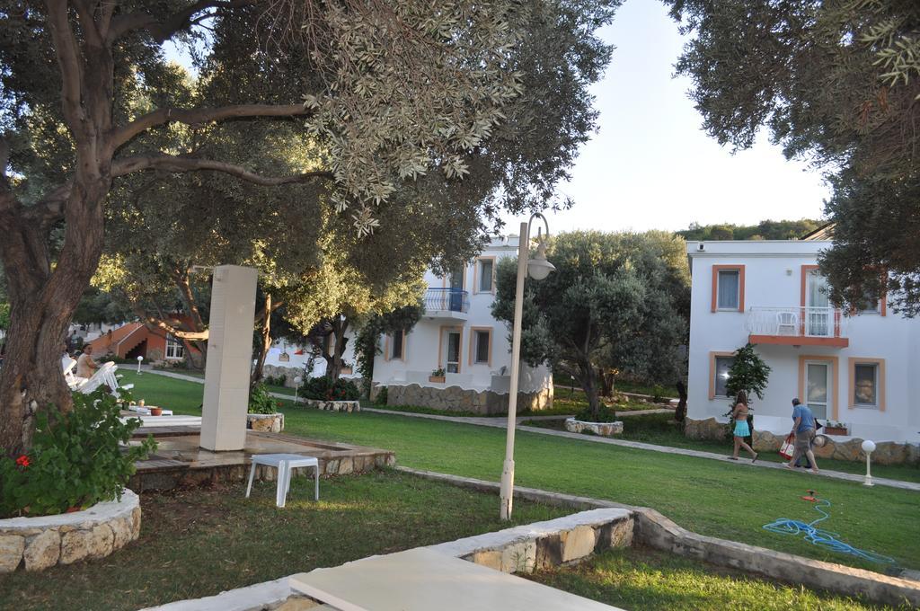Club Mackerel Holiday Village Foça Bagian luar foto