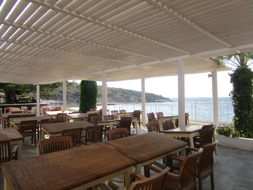 Club Mackerel Holiday Village Foça Bagian luar foto