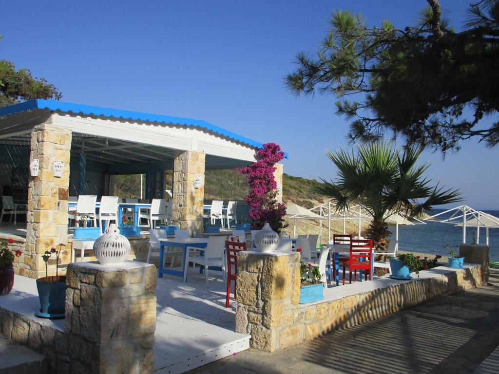 Club Mackerel Holiday Village Foça Bagian luar foto