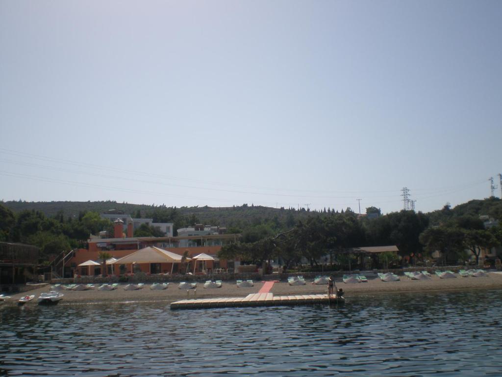 Club Mackerel Holiday Village Foça Bagian luar foto