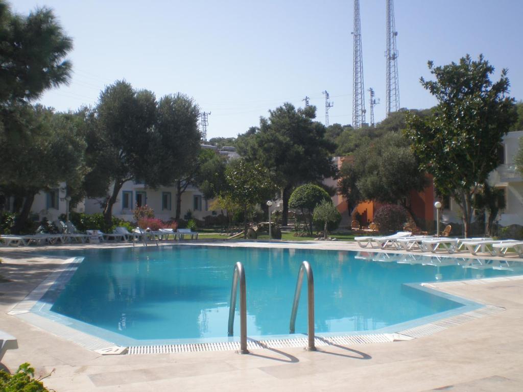 Club Mackerel Holiday Village Foça Bagian luar foto