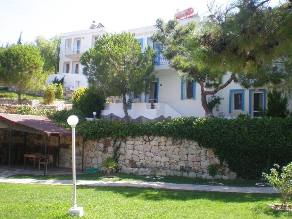 Club Mackerel Holiday Village Foça Bagian luar foto
