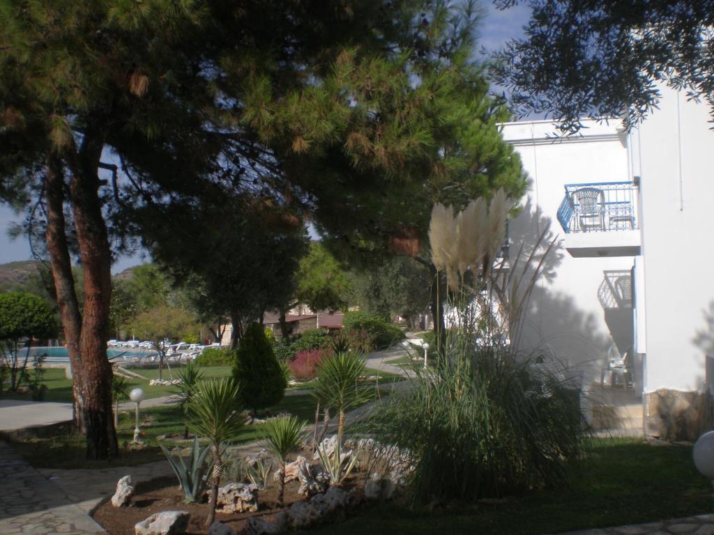 Club Mackerel Holiday Village Foça Bagian luar foto