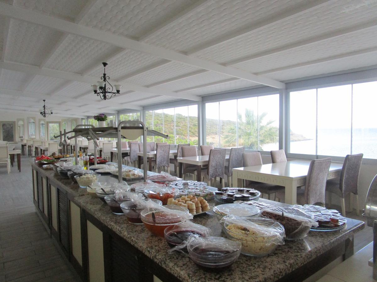 Club Mackerel Holiday Village Foça Bagian luar foto