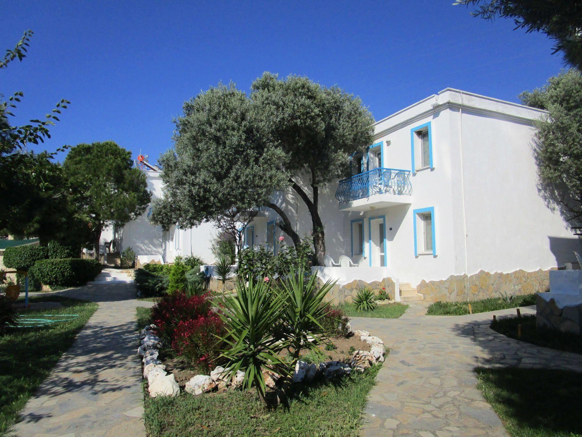 Club Mackerel Holiday Village Foça Bagian luar foto