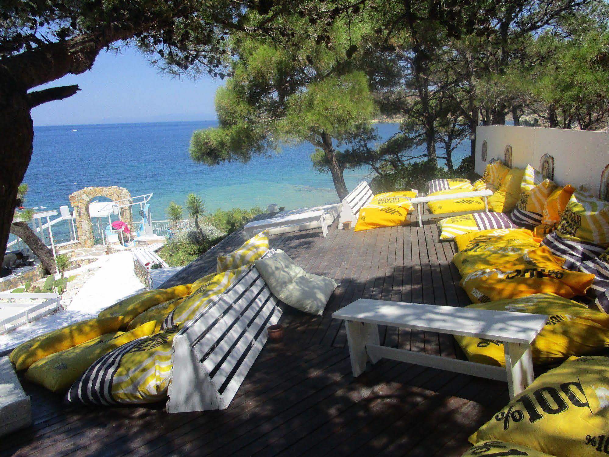 Club Mackerel Holiday Village Foça Bagian luar foto