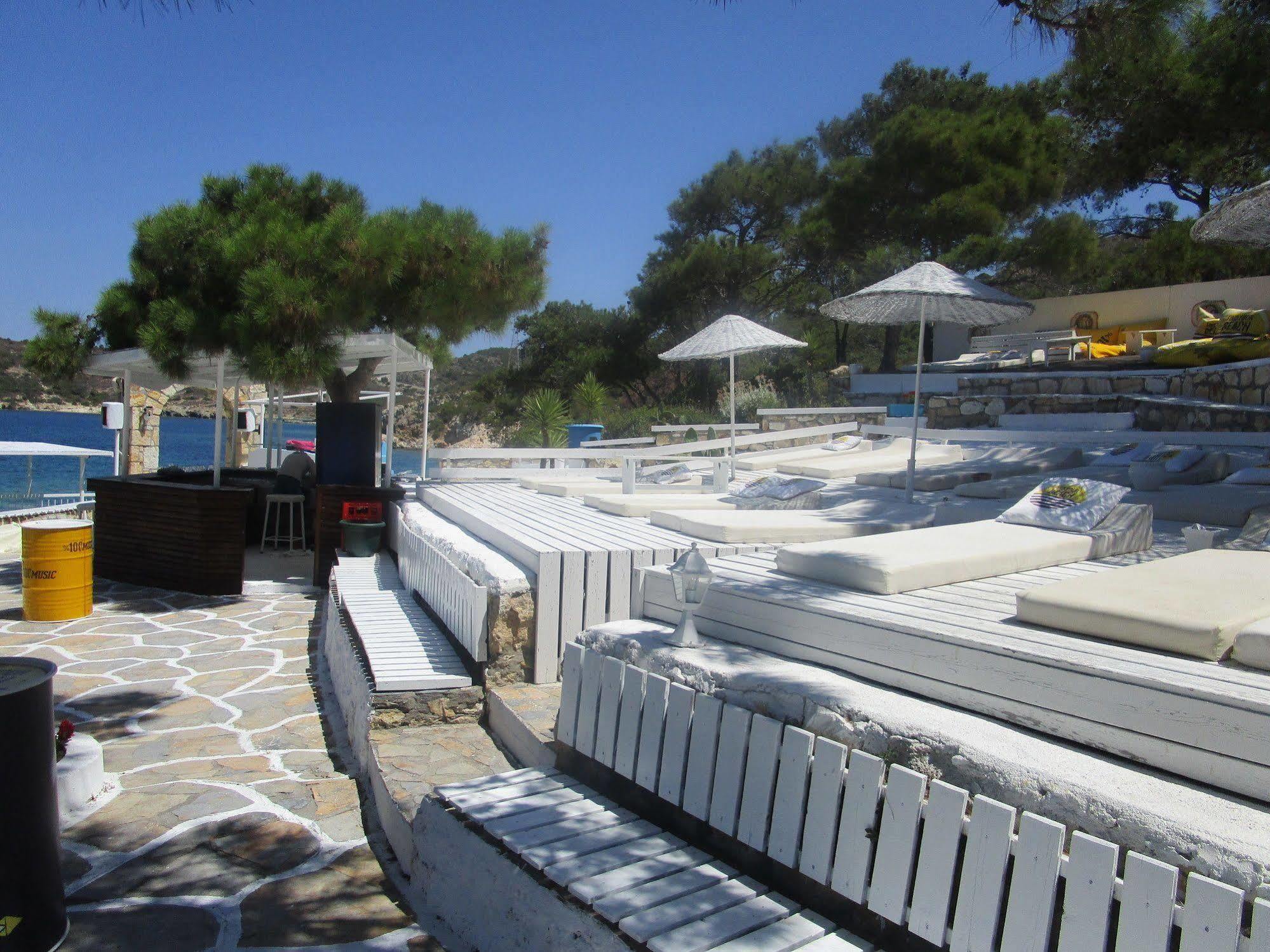 Club Mackerel Holiday Village Foça Bagian luar foto