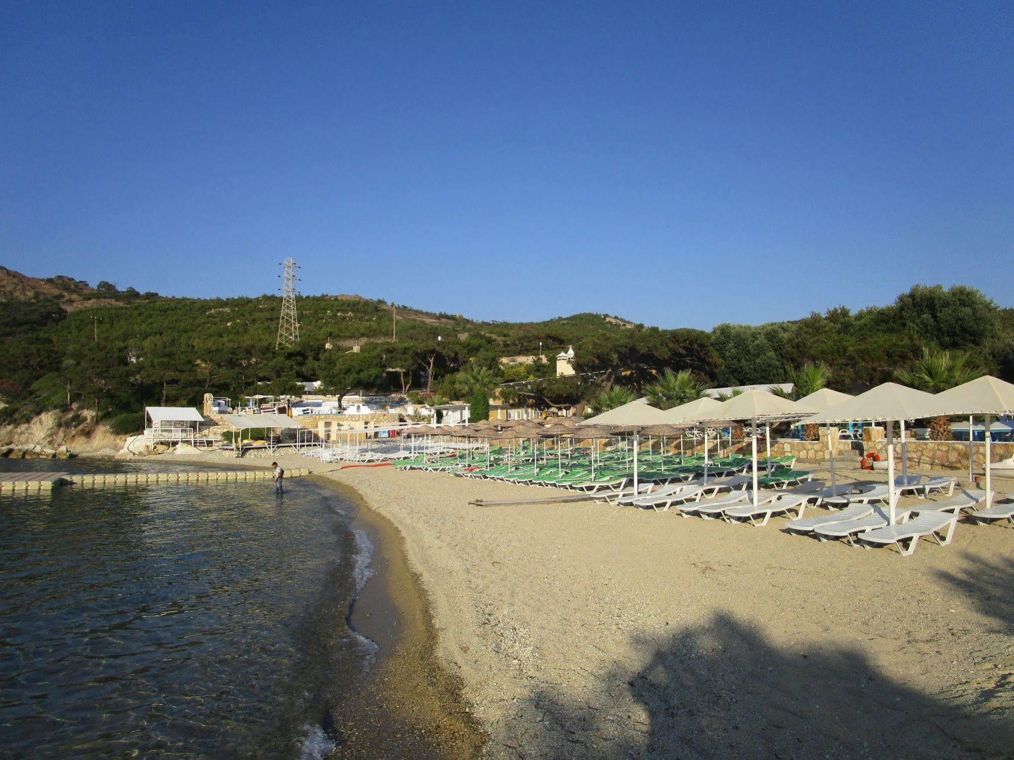 Club Mackerel Holiday Village Foça Bagian luar foto