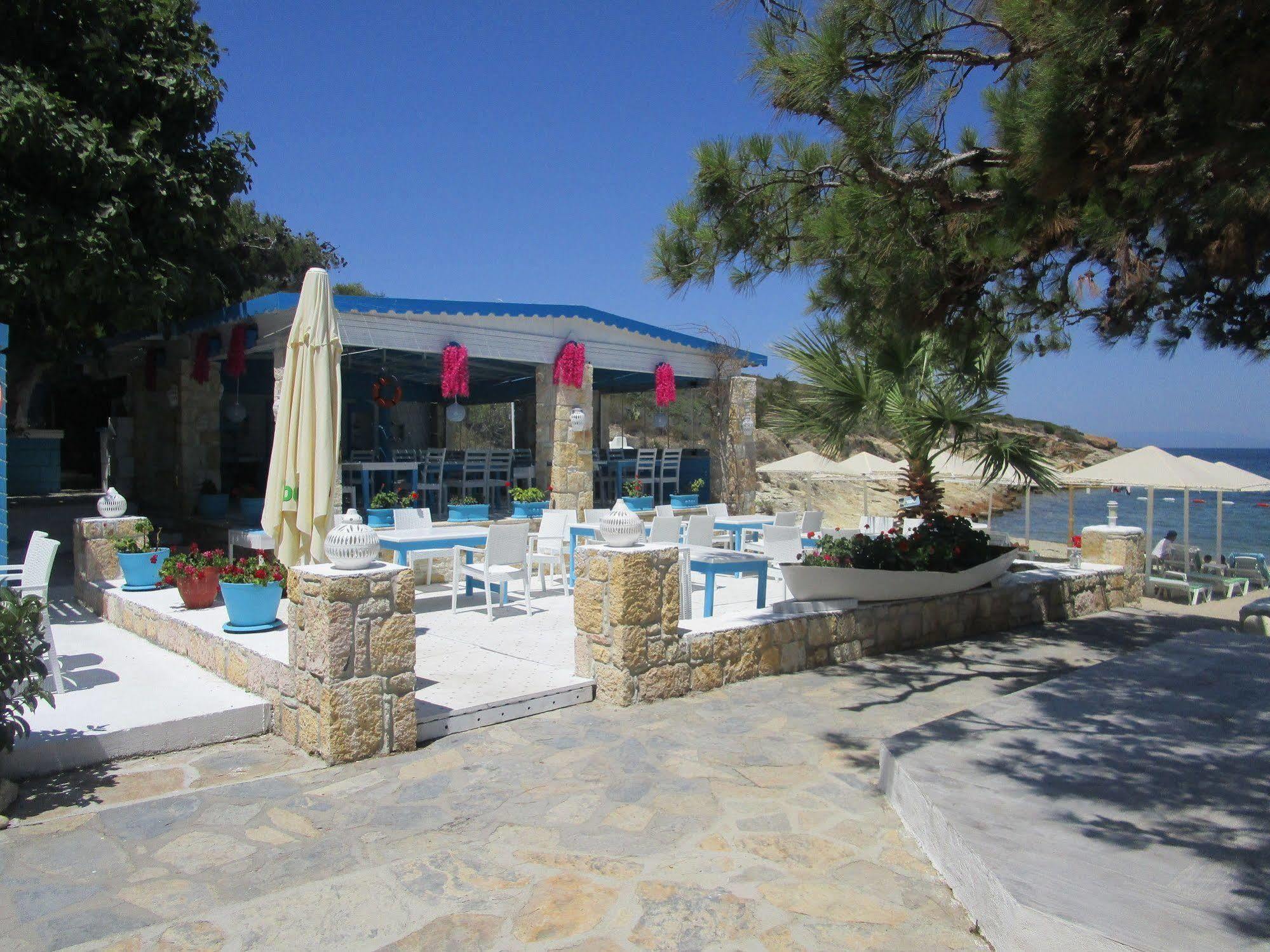 Club Mackerel Holiday Village Foça Bagian luar foto